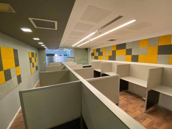 מחיצות אופן ספייס בשילוב פנלים אקוסטים