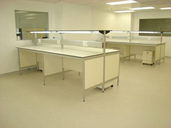 שולחנות לחדר נקי