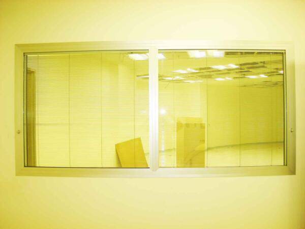 חלון עופרת מוגן