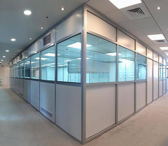 אוהל נקי כולל חלונות צפיה וגרילים לאויר חוזר