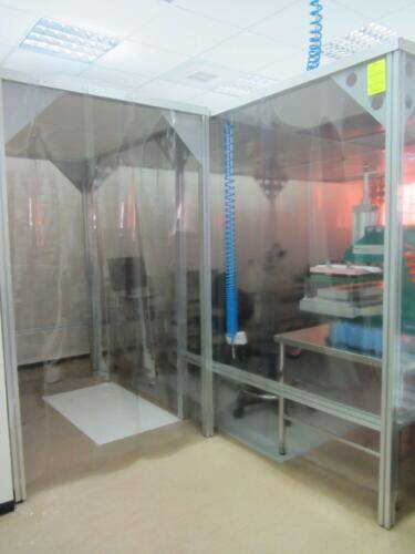 מבואה לאוהל עם יריעות ויניל