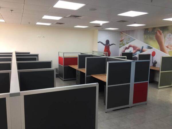 מוקד נציגים עם במת אחמש