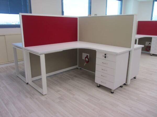 מחיצות בגוון RAL לבן