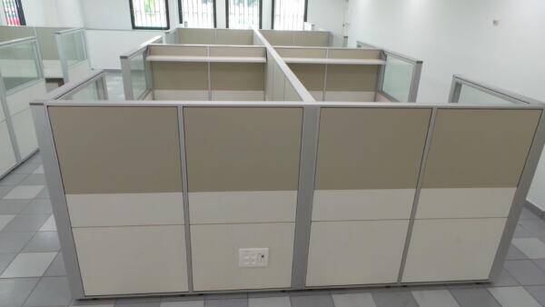 מחיצות בשילוב מדפים