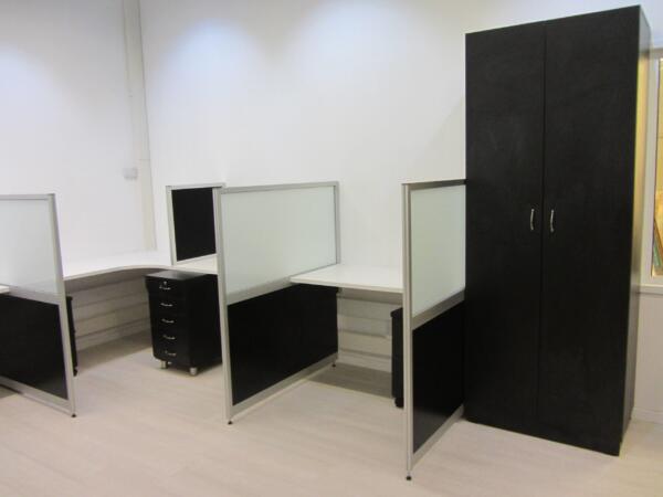 מחיצות דגם סימה בשילוב זכוכית חלבית