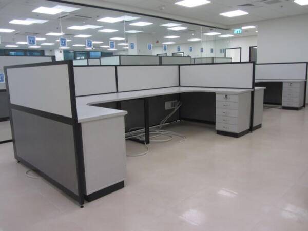 מחיצות ומשטחים ארגונומים כולל ריהוט תומך