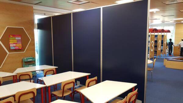 מחיצה מתקפלת להפרדה בספריה