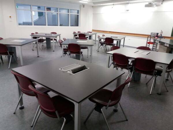 שולחנות למעבדת מדעים בבית ספר משטחי טרספה