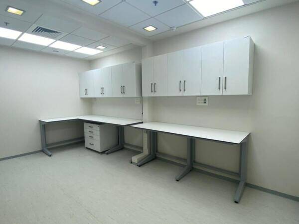 שולחנות ברזל למעבדה