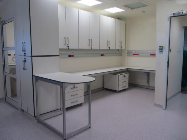 ארונות ציר תלויים על קיר