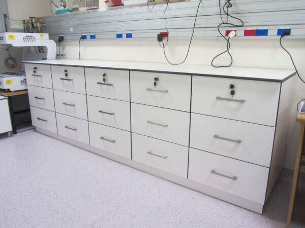 מגירות אחסון לרופאים