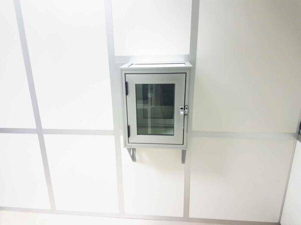 ארון מעבר בקיר רינות