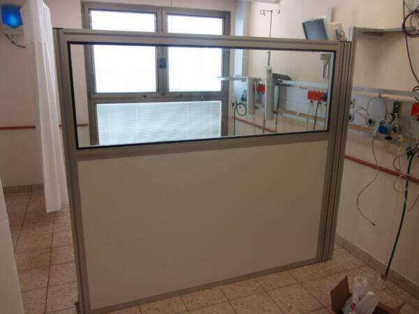 מחיצת הפרדה כולל ציר 180 מעלות