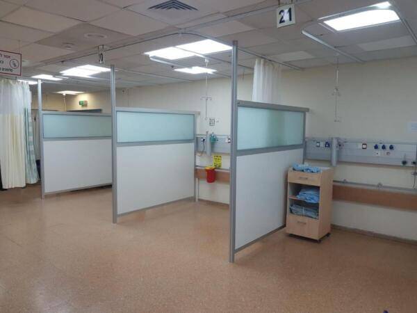 מחיצות בית חולים חלק עליון זכוכית חלבית