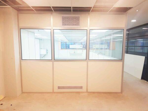 קירות לחדר נקי עם גריל לאיוורור