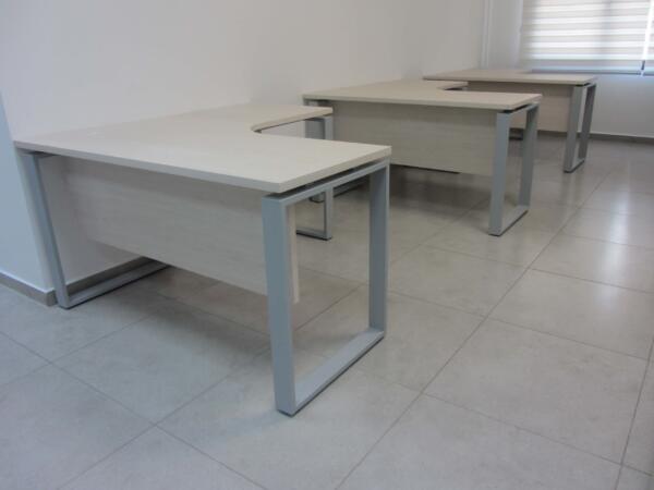 שולחנות רגלי חלון