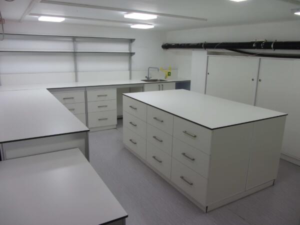 ריהוט מעבדה HPL