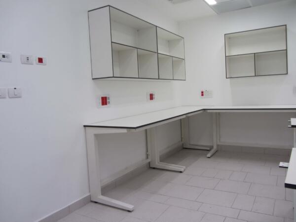 שולחנות רגלי ברזל