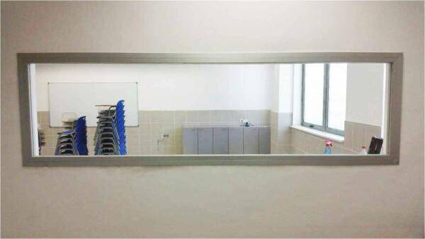 חלון צפייה במעבדה 