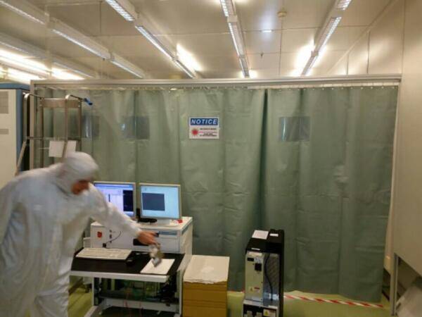 וילון שחור ירוק לחדר נקי