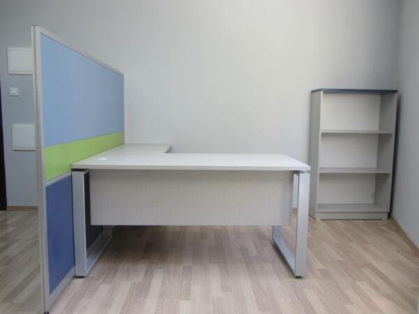 עמדת עבודה לקבלת קהל שולחן כולל רגלי חלון