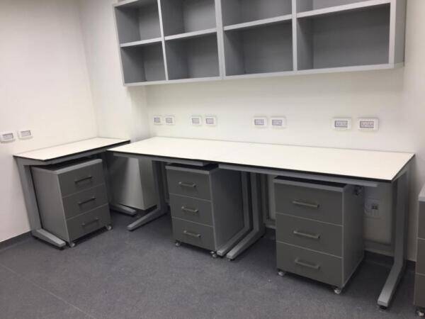 שולחנות מעבדה ברזל