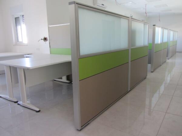 מחיצות בחיפוי מלמין וזכוכית