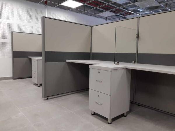 מחיצות עבות בחיפוי בד אקוסטי