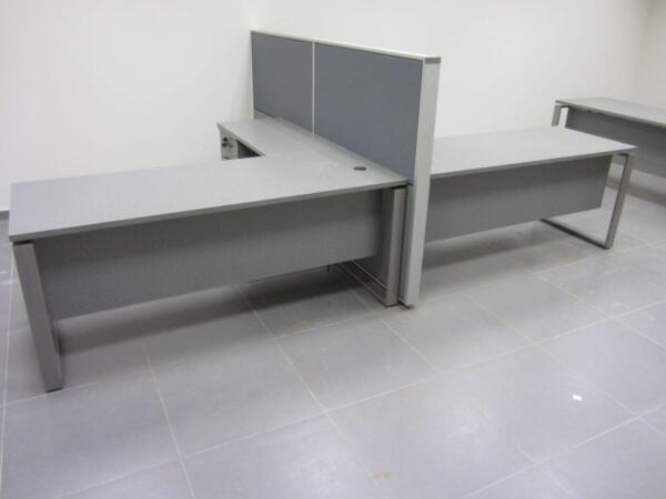 שולחנות בצורת ר לקבלת קהל