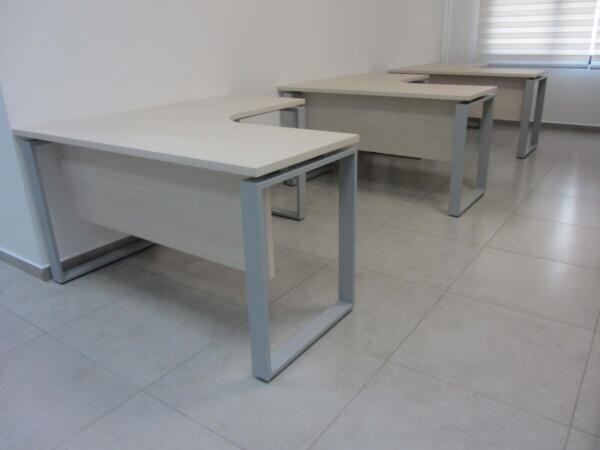 שולחנות רגלי חלון