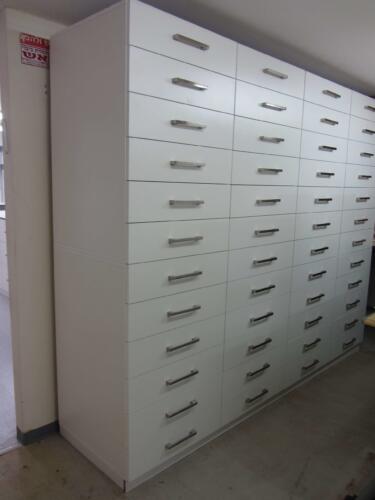 ארון מגירות לבית מרקחת