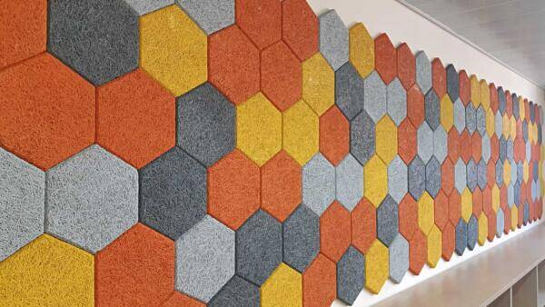 קיר אקוסטי למסדרונות בבית ספר