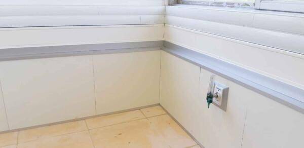 חיפוי קיר במכון דיאליזה 