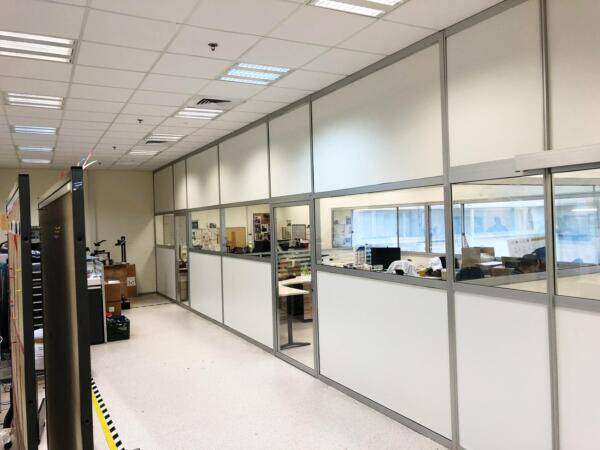 מחיצות לסגירת משרד