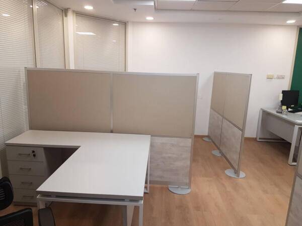 מחיצות דקות עם משקולות