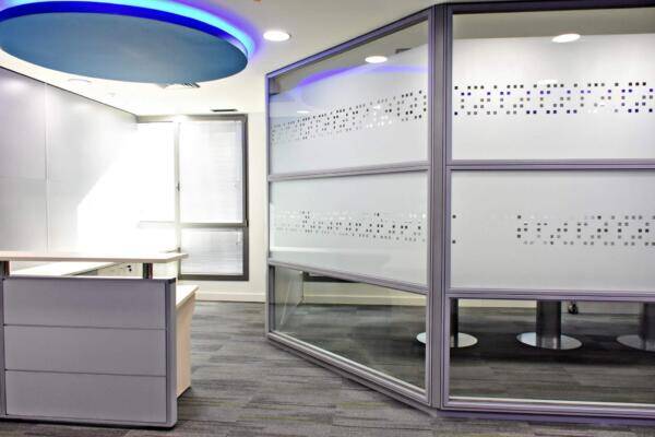 סגירת משרד רצפה תקרה