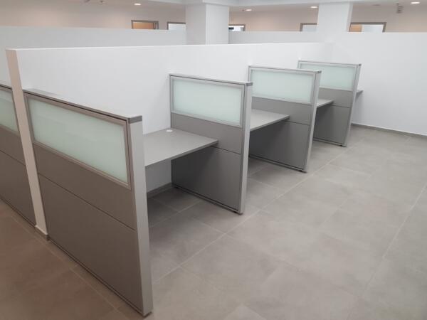 מחיצות עבות בחיפוי זכוכית חלבית